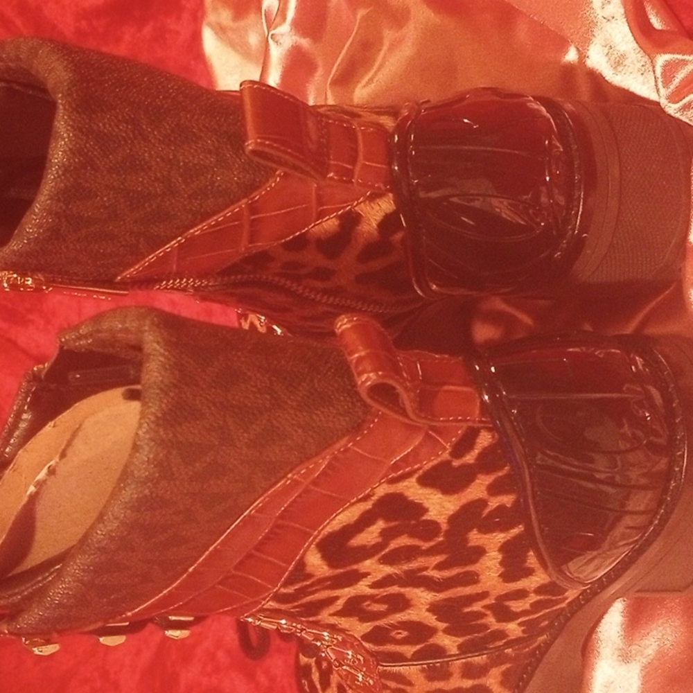 Micheal Kors cheetah/ Cow Fur (New) - Picture 8 of 9